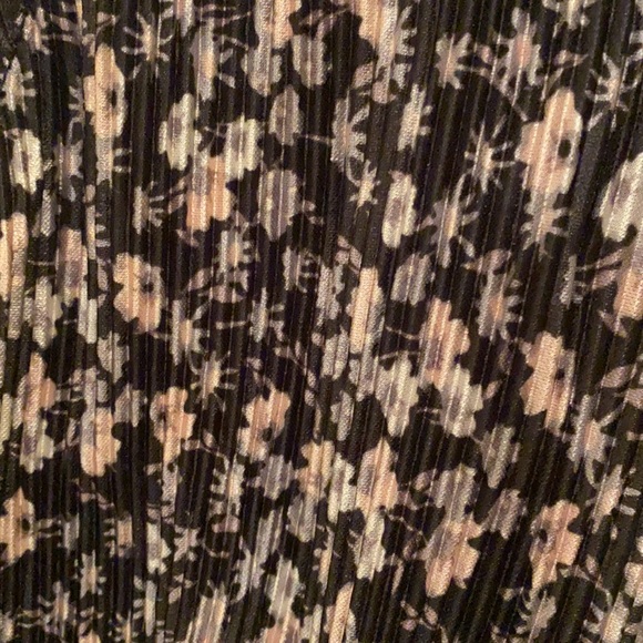 Black floral pattern low V cut pleated blouse, NWT - Picture 2 of 4